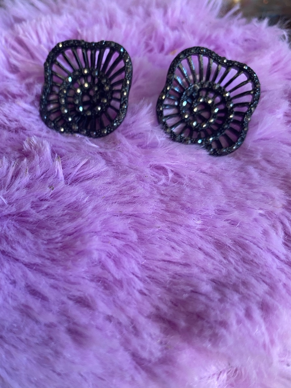 Black Floral Filigree Stud Earrings - Women's Jewelry
